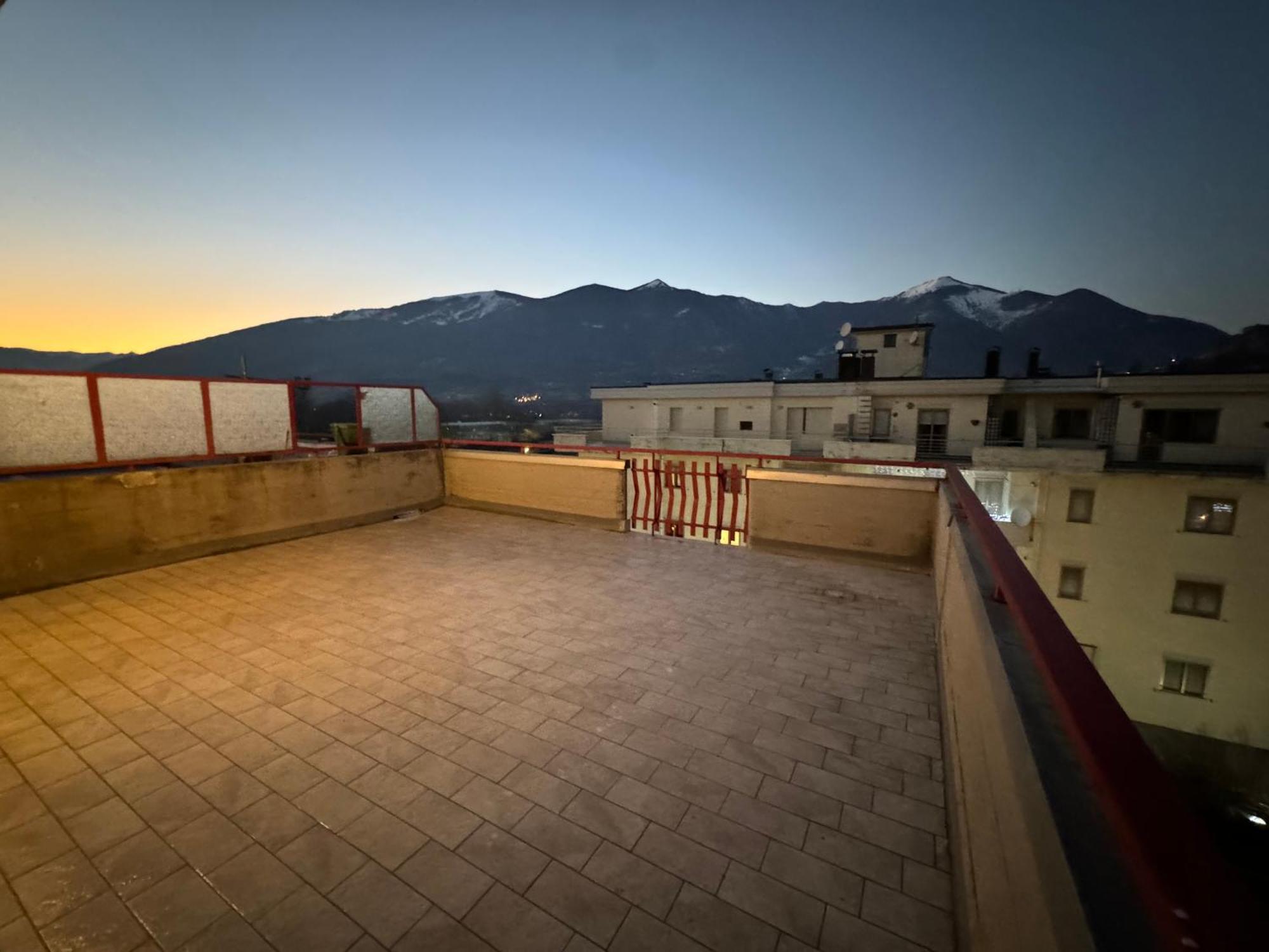 Apartmán Attico - Terrazza Su Castello Castel Di Sangro Exteriér fotografie