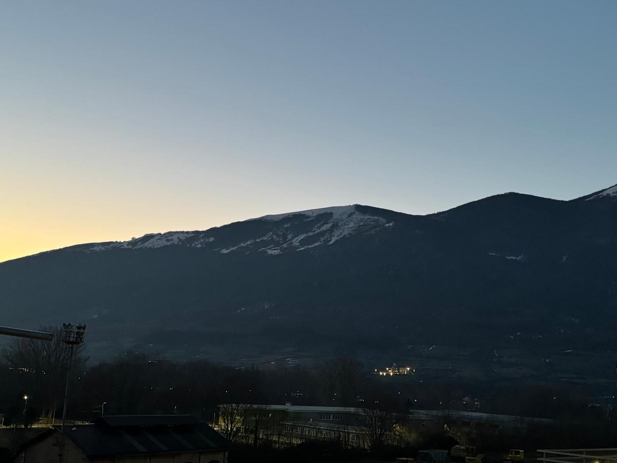 Apartmán Attico - Terrazza Su Castello Castel Di Sangro Exteriér fotografie
